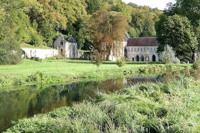 Abbaye notre dame de fontaine guerard routes touristiques de l eure guide touristique de la haute normandie