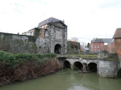 Avesnes sur helpe porte de mons routes touristiques du nord guide du tourisme nord pas de calais