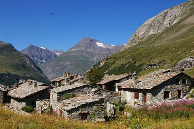 Bonneval sur arc hameau de l ecot routes touristiques de savoie guide touristique de rhone alpes