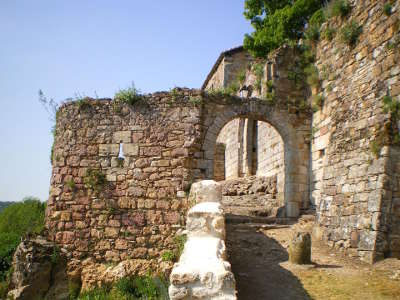 Capdenac le haut ancienne porte fortifie plus beau village routes touristiques du lot guide touristique midi pyrenees