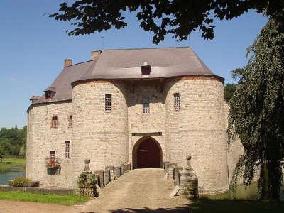 Chateau de potelle chatelet d entree routes touristiques du nord guide du tourisme nord pas de calais