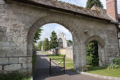 Collegiale saint louis de la saussaye porte des chanoines routes touristiques d e l eure guide touristique de la haute normandie