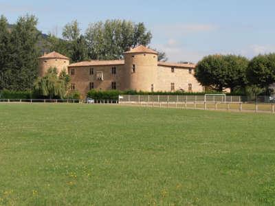 Couiza chateau des ducs de joyeuses routes touristiques de l aude guide du tourisme du languedoc roussillon