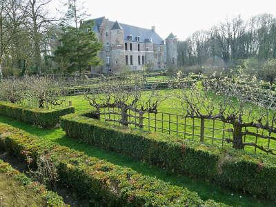 Esquelbecq village patrimoine chateau les jardins routes touristiques du nord guide du tourisme nord pas de calais