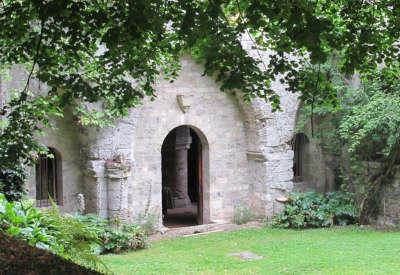 Fatouville grestain abbaye notre dame de grestain plaque commemorative les routes touristiques d e l eure guide touristique de la haute normandie