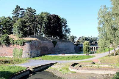 Le quesnoy petite cite de caractere bastion vert routes touristiques du nord guide du tourisme nord pas de calais