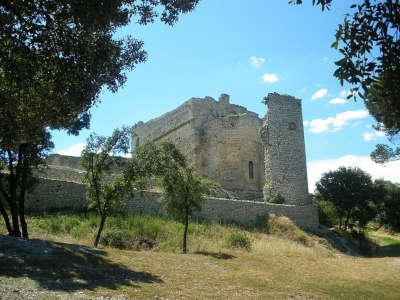 Le thor chateau prieure de thouzon routes touristiques du vaucluse guide touristique de provence alpes cote d azur