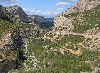 Padern gorges du verdouble routes touristiques de l aude guide du tourisme du languedoc roussillon