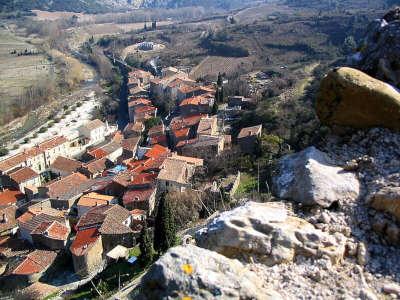 Padern vue sur le village routes touristiques de l aude guide du tourisme du languedoc roussillon