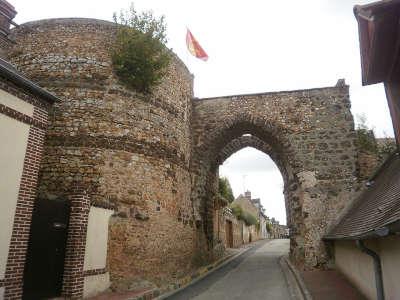 Tillieres sur avre ancienne porte fortifiee routes touristiques de l eure guide touristique de la haute normandie